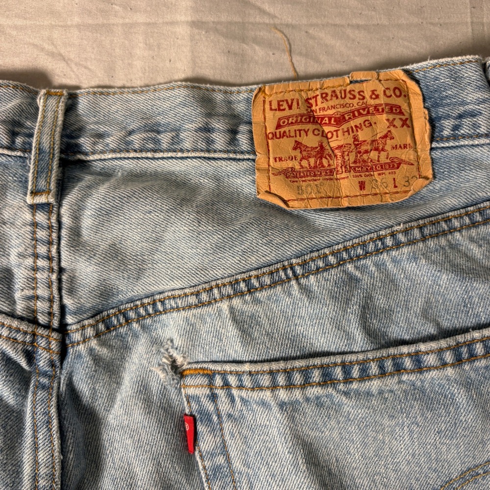 VTG Levis 501 Mens Light Wash Straight Leg Button Fly Distressed Jeans W36 L32 - Picture 5 of 7